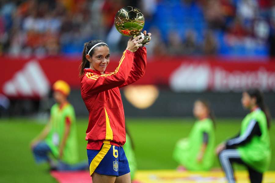 Aitana ofrece el Balón de Oro Aitana ofrece el Balón de Oro