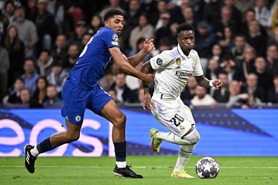Vinicius, prenant le meilleur sur Fofana durant le match.