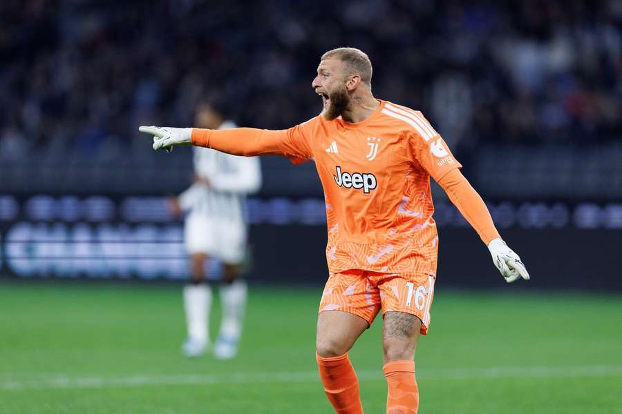 Bournemouth in talks to sign Juventus goalkeeper Michele Di Gregorio Bournemouth in talks to sign Juventus goalkeeper Michele Di Gregorio