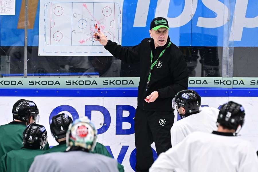 Miroslav Hořava na prvním po tréninku po převzetí Boleslavi. Miroslav Hořava na prvním po tréninku po převzetí Boleslavi.