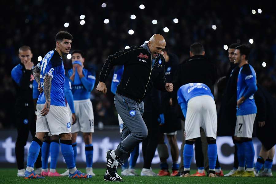 Spalletti celebra con sus jugadores la victoria