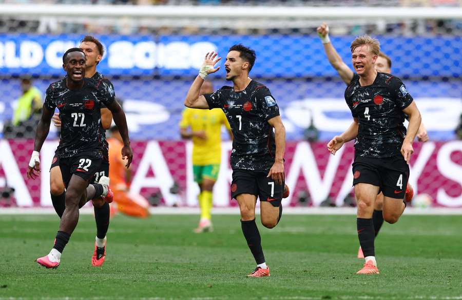 Eustaquio (C) netted a late winner