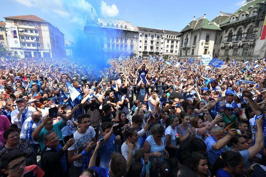 Fanii Craiovei la sărbătorirea titlului Fanii Craiovei la sărbătorirea titlului