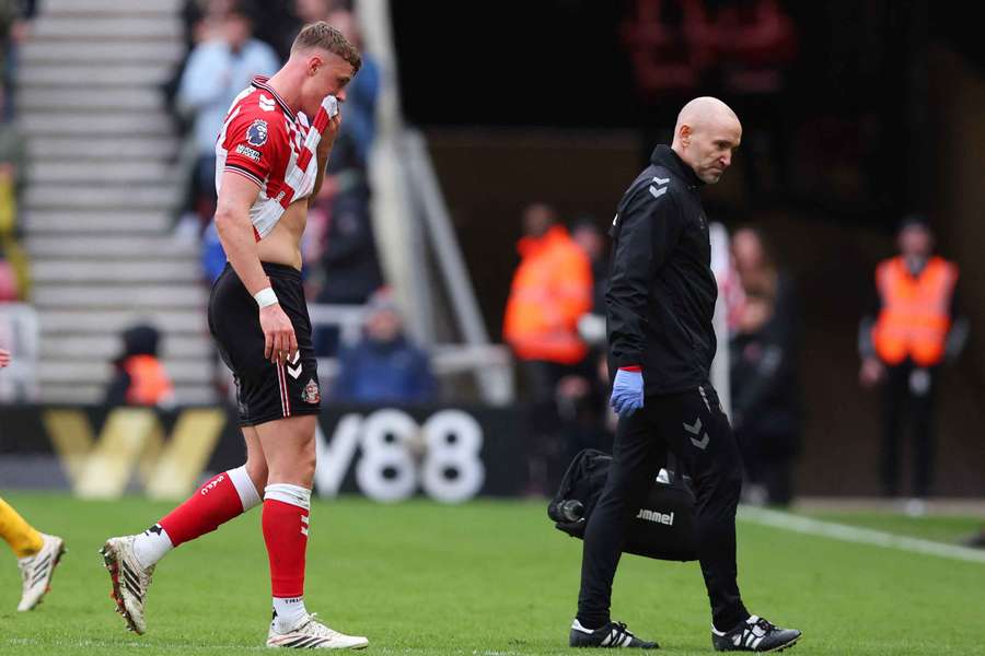 Sunderland defender Ballard risks missing Newcastle clash