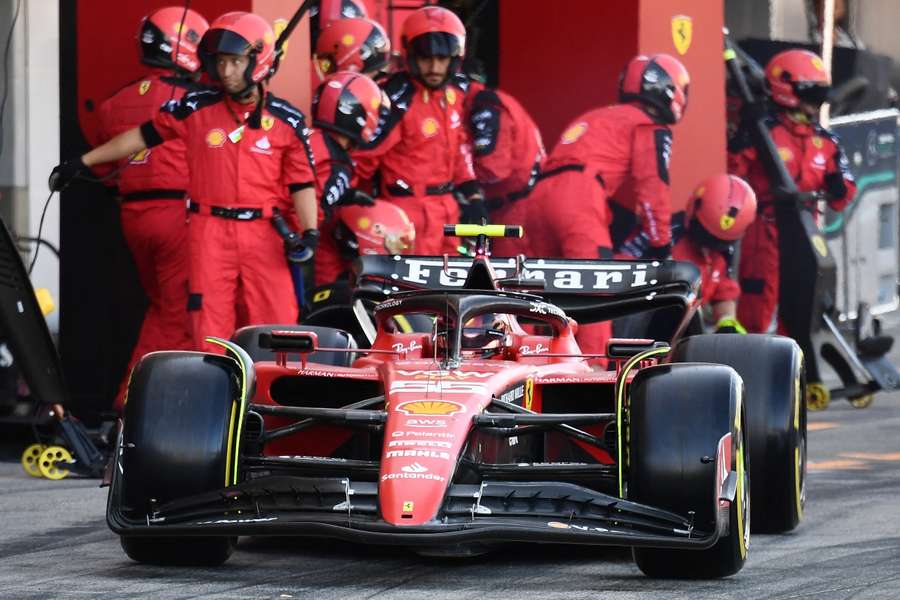 Carlos Sainz Jr. ao volante do Ferrari