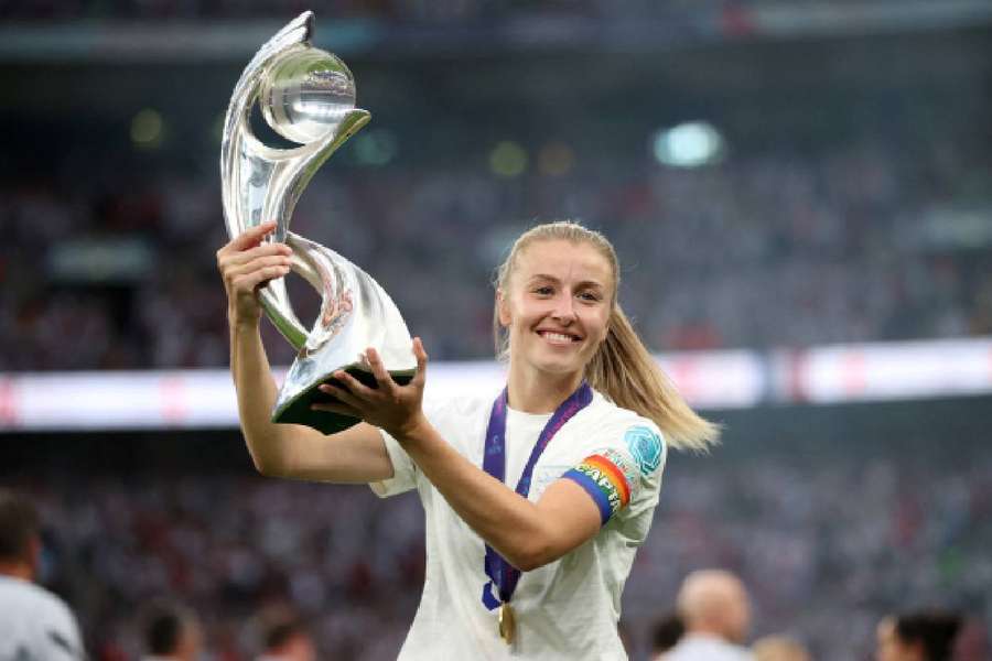 Leah Williamson celebrates with the trophy after England beat Germany to win Euro 2022