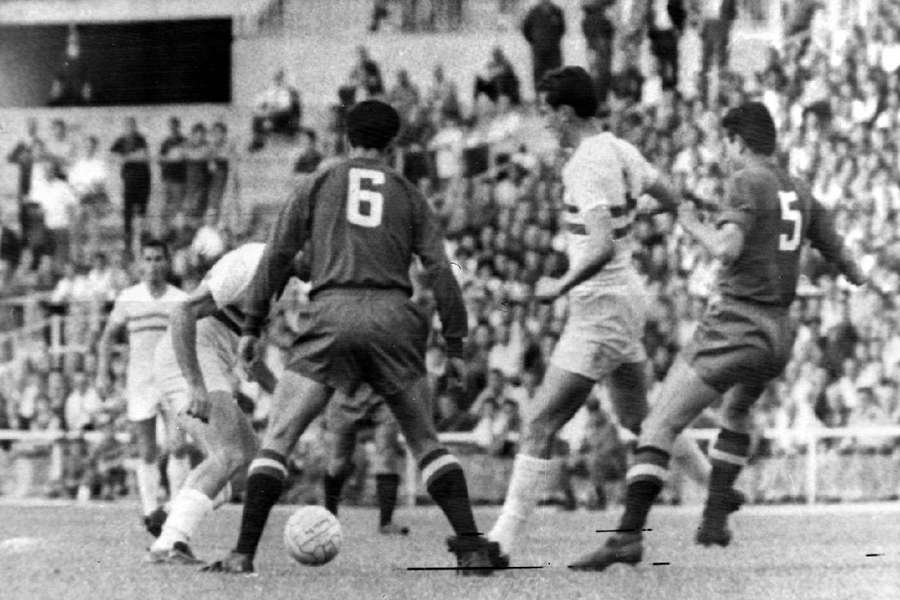 Een foto van de halve finale Spanje-Hongarije in 1964