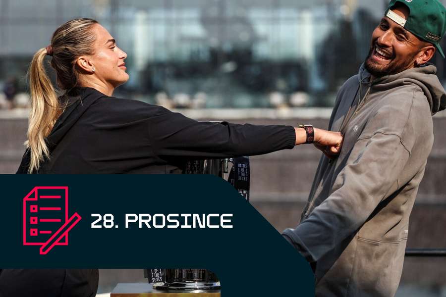 Aryna Sabalenková a Nick Kyrgios pózují pro fotografy.