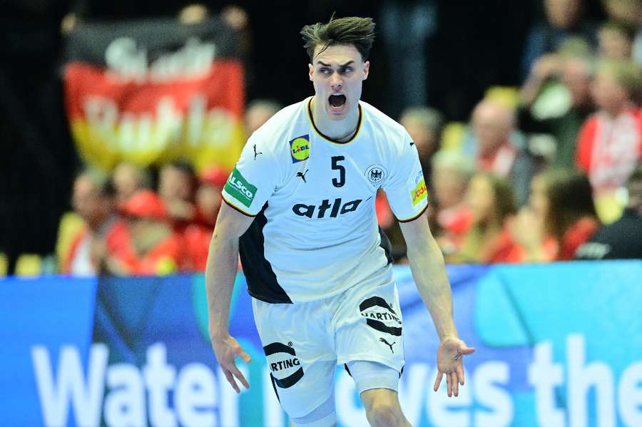 Miro Schluroff trug sich gegen Portugal achtmal in die Torschützenliste ein Miro Schluroff trug sich gegen Portugal achtmal in die Torschützenliste ein