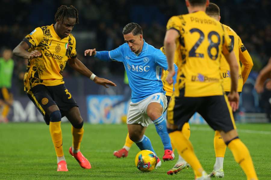 O Napoli procurou mais o ataque do que a Inter de Milão O Napoli procurou mais o ataque do que a Inter de Milão