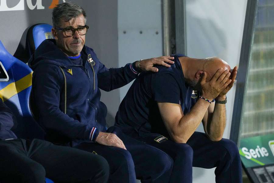 Evani e Lombardo in lacrime dopo la retrocessione in C della loro Sampdoria Evani e Lombardo in lacrime dopo la retrocessione in C della loro Sampdoria