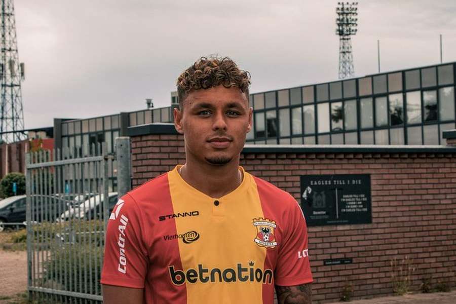 Dean James in zijn nieuwe shirt