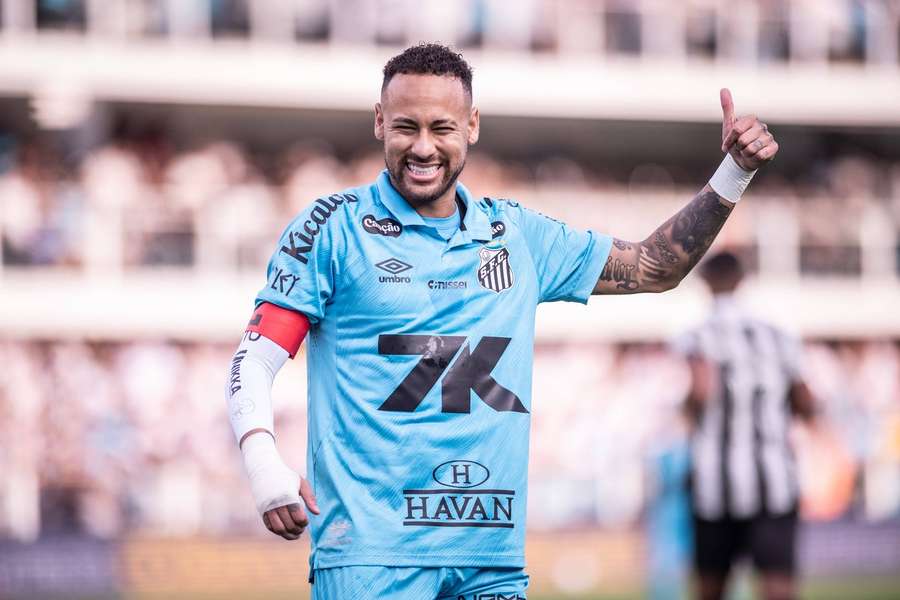 Neymar em ação pelo Santos Neymar em ação pelo Santos