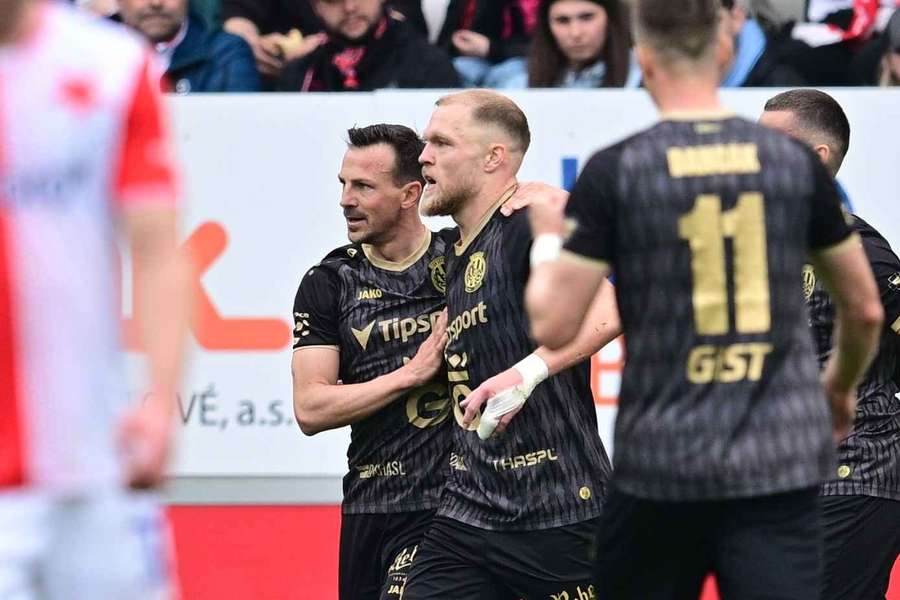 Góly Hradce Králové zaznamenali Darida (vlevo) a Van Buren.