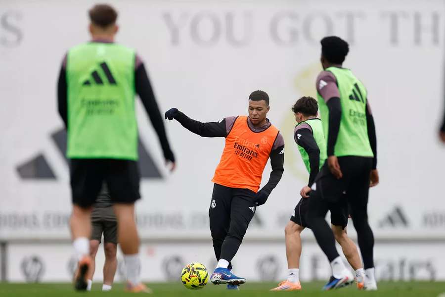 Mbappé ha entrenado con vistas a jugar ante el Levante