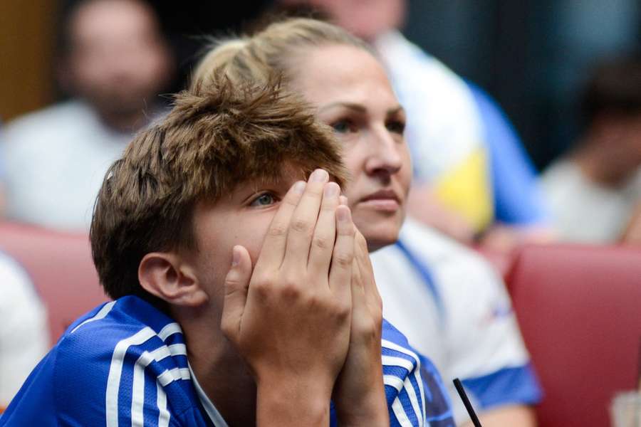 Bosnische Fans verfolgen das Spiel zwischen Kanada und ihrem Heimatland Bosnische Fans verfolgen das Spiel zwischen Kanada und ihrem Heimatland