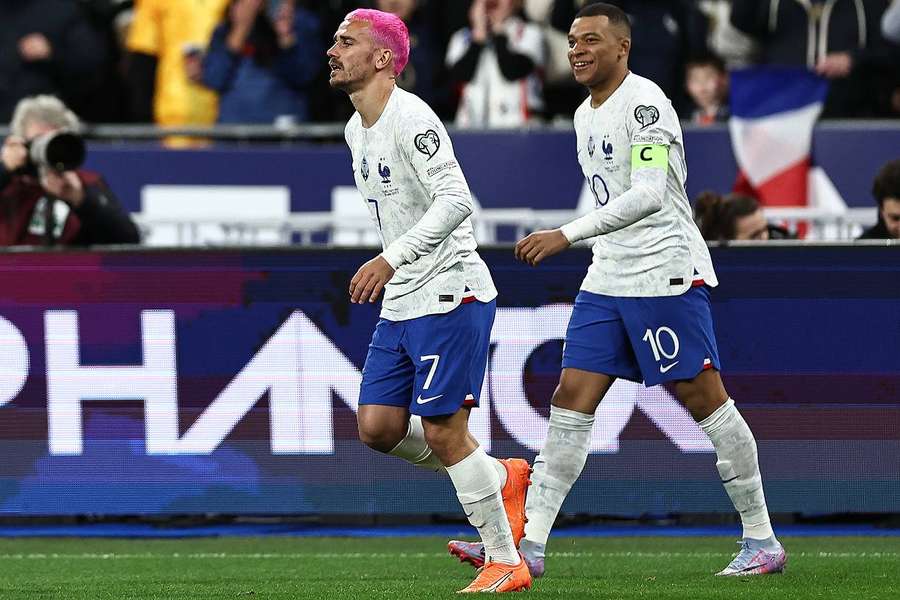 Nouveau capitaine et vice-capitaine des Bleus, Mbappé et Griezmann ont brillé face aux Pays-Bas. 