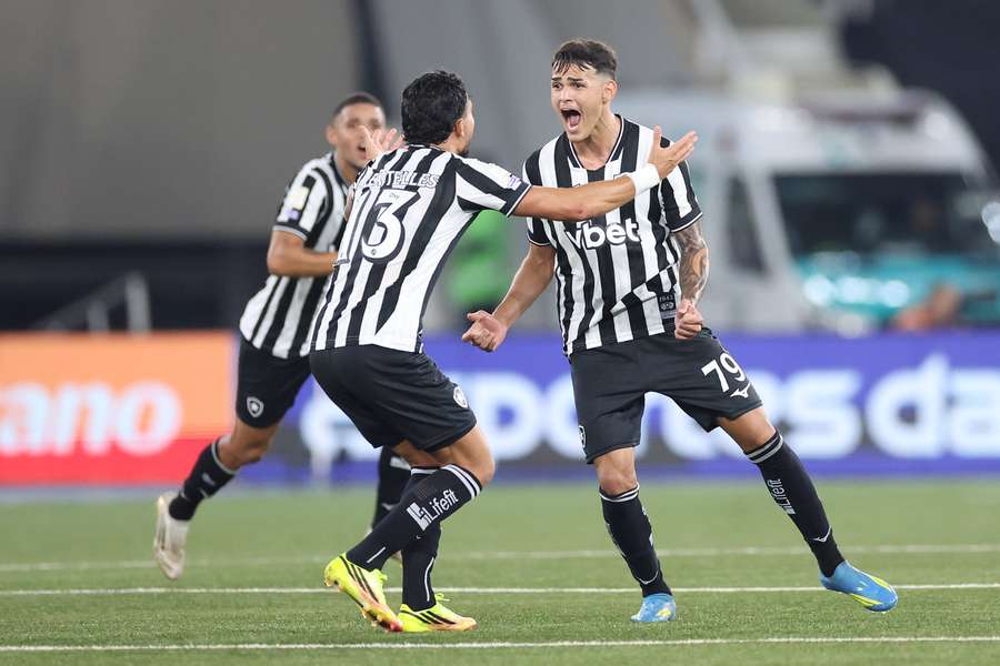 Lucas Emanuel (79) é o mais jovem a marcar pelo Botafogo na Série A em 50 anos