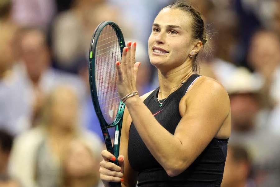 Sabalenka comemora vitória sobre Zheng