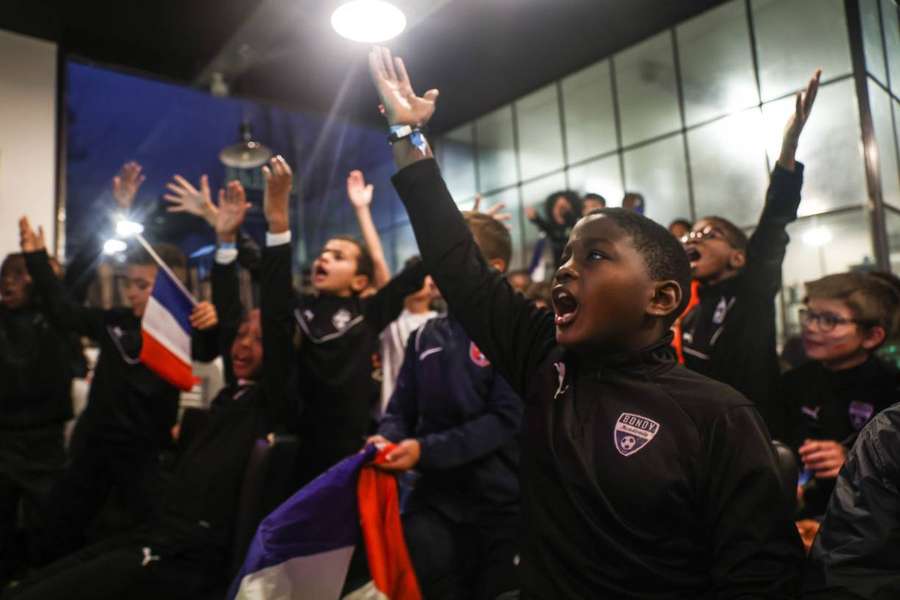 Academia de futebol em Bondy e a forte influência de Mbappé no sonho de milhares de crianças da cidade