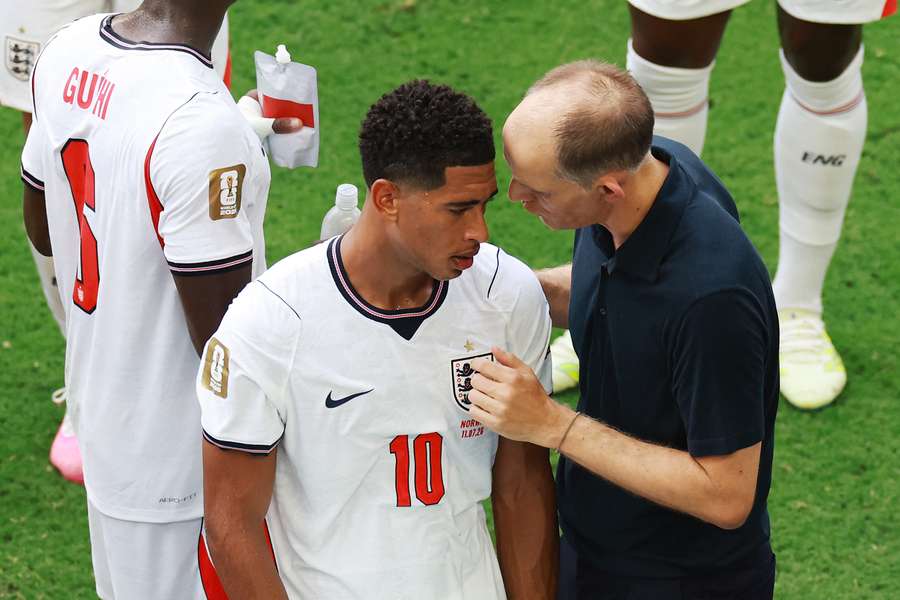 Bellingham é orientado por Tuchel durante jogo entre Noruega e Inglaterra, em Miami Bellingham é orientado por Tuchel durante jogo entre Noruega e Inglaterra, em Miami