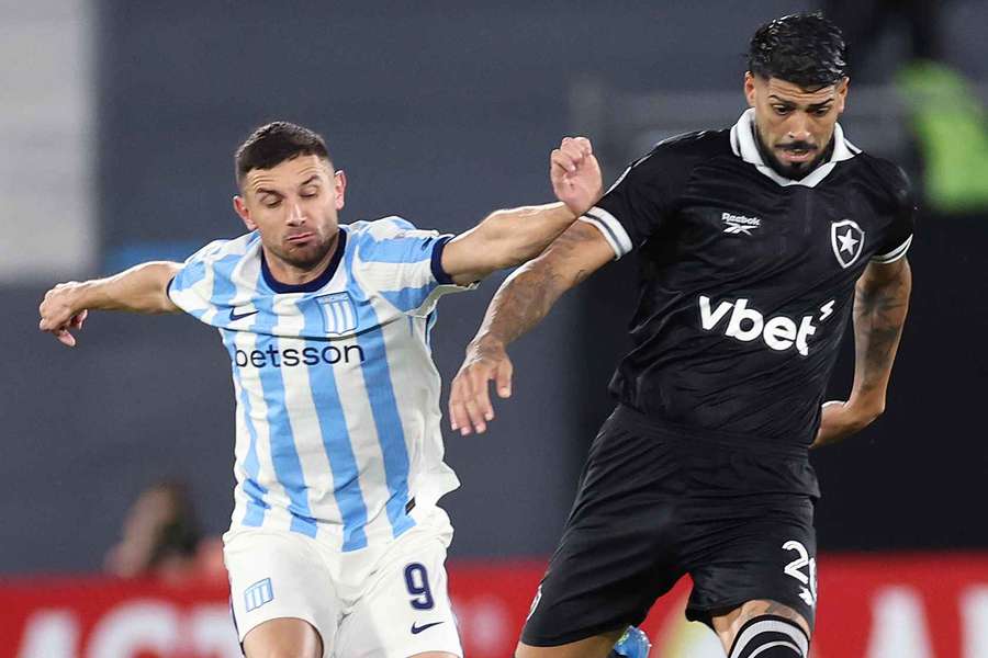 O Botafogo enfrenta o seu principal rival no Grupo E
