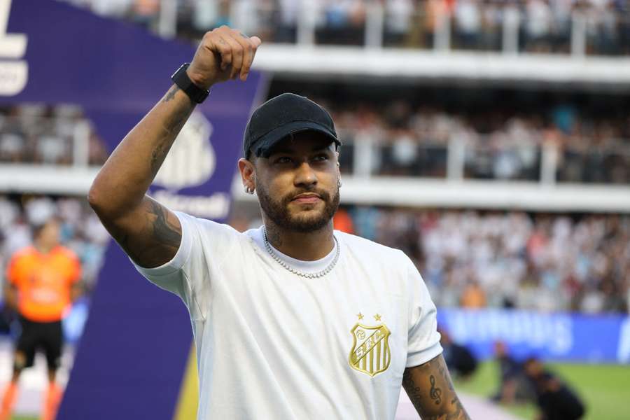 Neymar se po necelých 12 letech vrací do Santosu