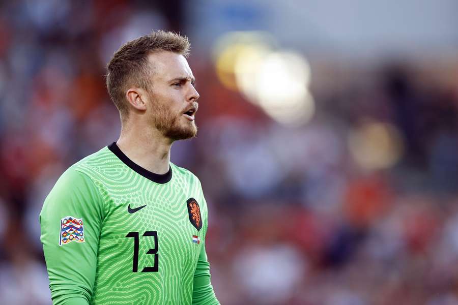 Mark Flekken in actie voor Oranje tijdens de Nations League wedstrijd tegen Polen op 11 juni 2022