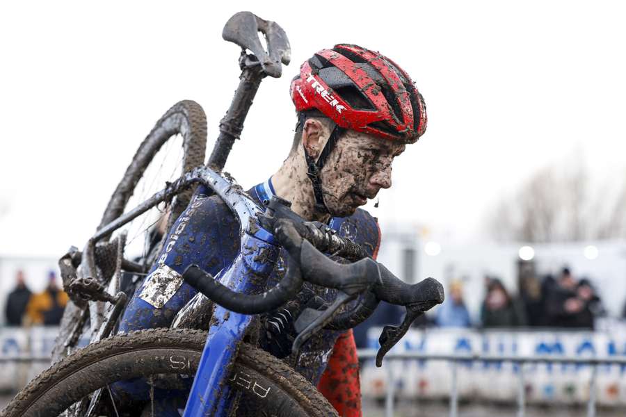 Lars Van Der Haar Verzekert Zich In Achtste En Laatste Cross Van ...