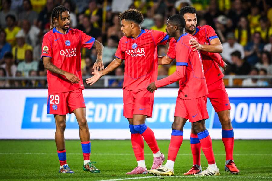Doué et Dembélé avec le PSG le mois dernier.