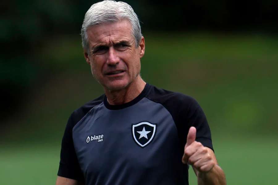 Luís Castro deixou Botafogo para assinar pelos sauditas do Al Nassr