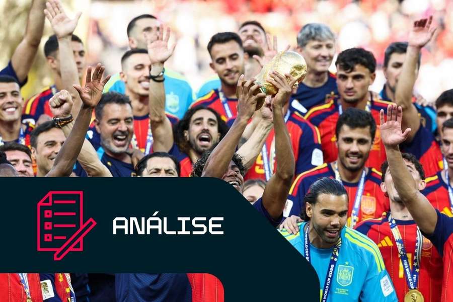 O espanhol Lamine Yamal ergue o troféu do Mundial O espanhol Lamine Yamal ergue o troféu do Mundial
