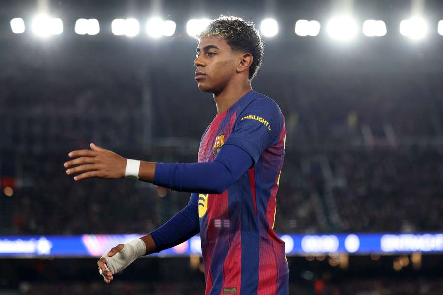 Lamine Yamal recebeu cartão amarelo e não enfrentará o Slavia Praga, no dia 21 de janeiro Lamine Yamal recebeu cartão amarelo e não enfrentará o Slavia Praga, no dia 21 de janeiro