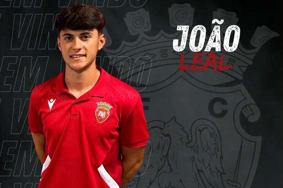 João Leal vai passar a profissional no Penafiel