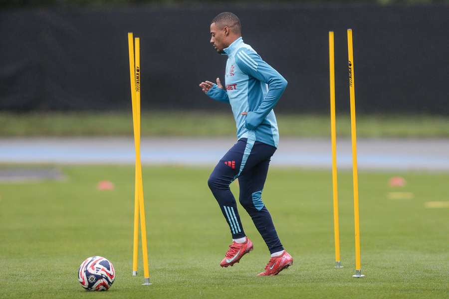 De La Cruz está recuperado de lesão no joelho