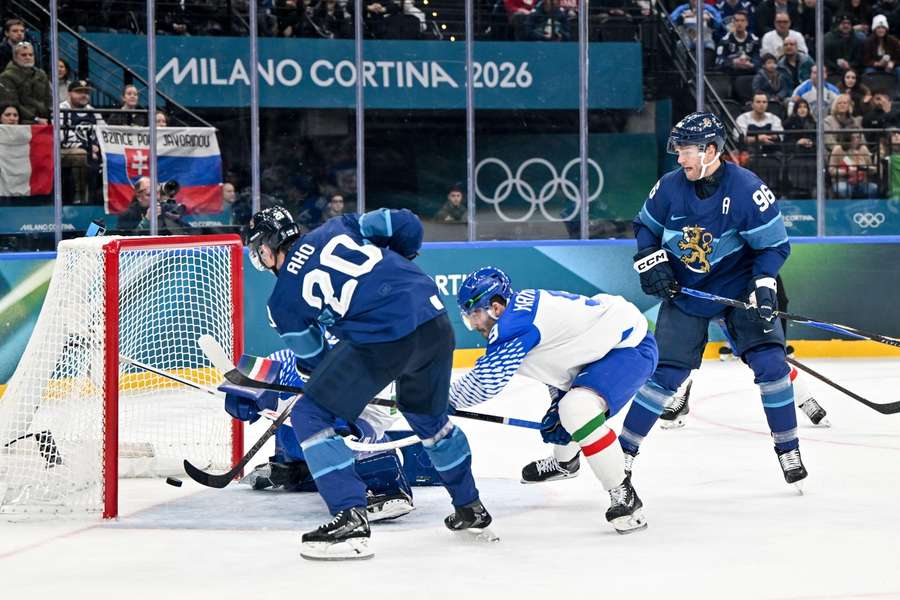 Sebastian Aho scores the opening goal