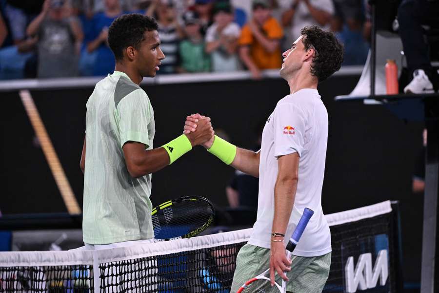 Dominic Thiem feliciteert Felix Auger-Aliassime Dominic Thiem feliciteert Felix Auger-Aliassime