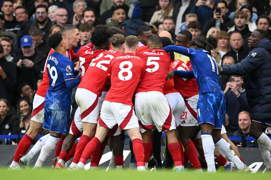 Chelsea en Nottingham Forest raakten verwikkeld in een vechtpartij.