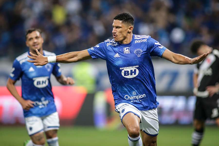 Cruzeiro vence o Vasco, bate recorde e volta à Série A após 3 anos