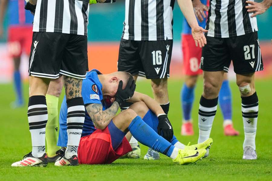 Daniel Bîrligea, accidentat în partida cu PAOK