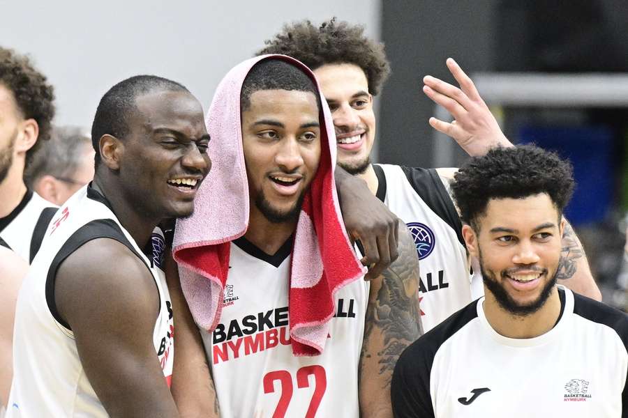 Basketbalisté Nymburka slaví postup do čtvrtfinále Ligy mistrů.