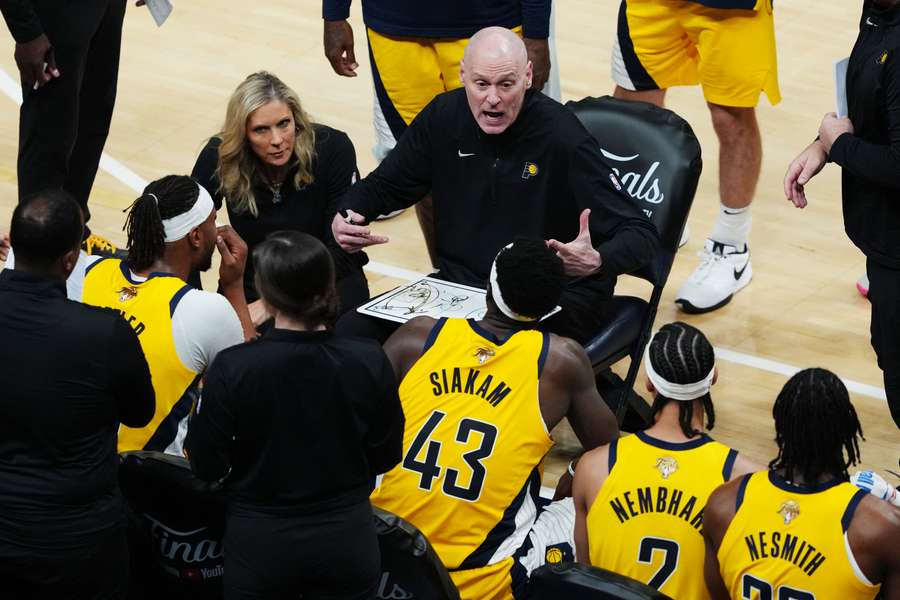 Indiana vedie finálovú sériu NBA.