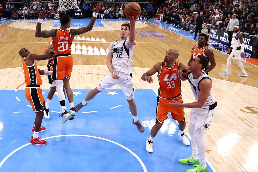 Cooper Flagg entra a canasta Cooper Flagg entra a canasta