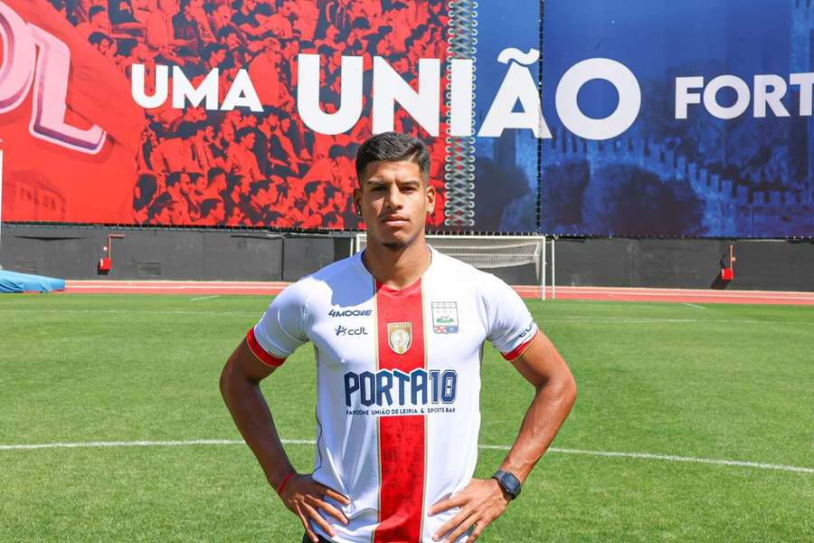 Lucho Vega apresentado na União de Leiria