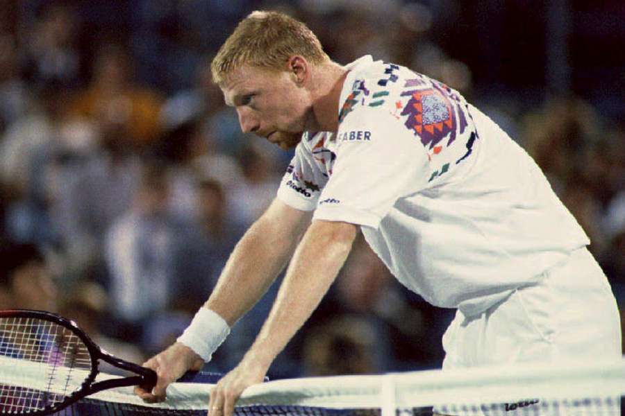 Boris Becker durante un partido de su época de tenista profesional.