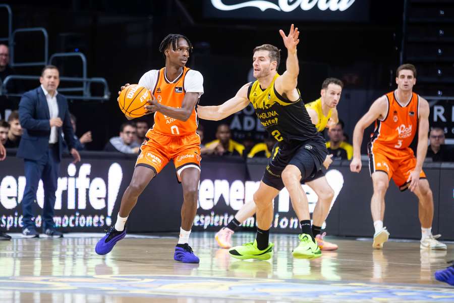 Badio, defendido por Doornekamp