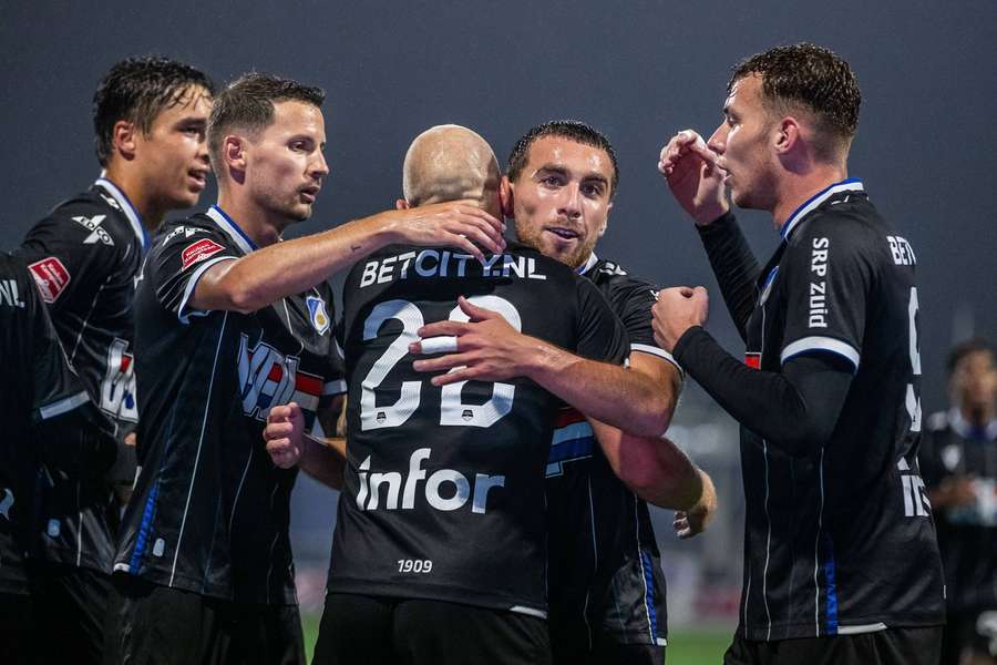 FC Eindhoven viert de 0-1 bij Telstar