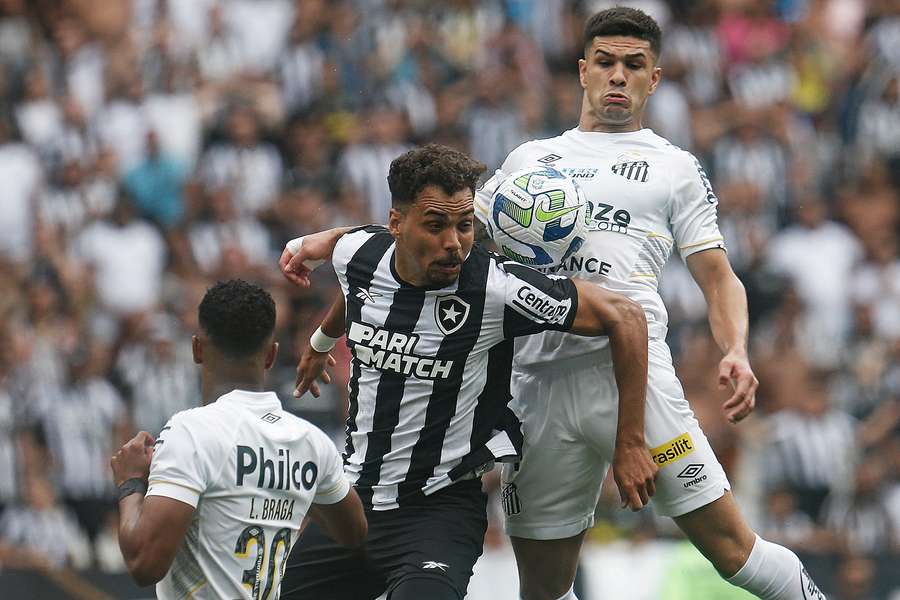 Santos arrancou empate com o Botafogo no finzinho da partida