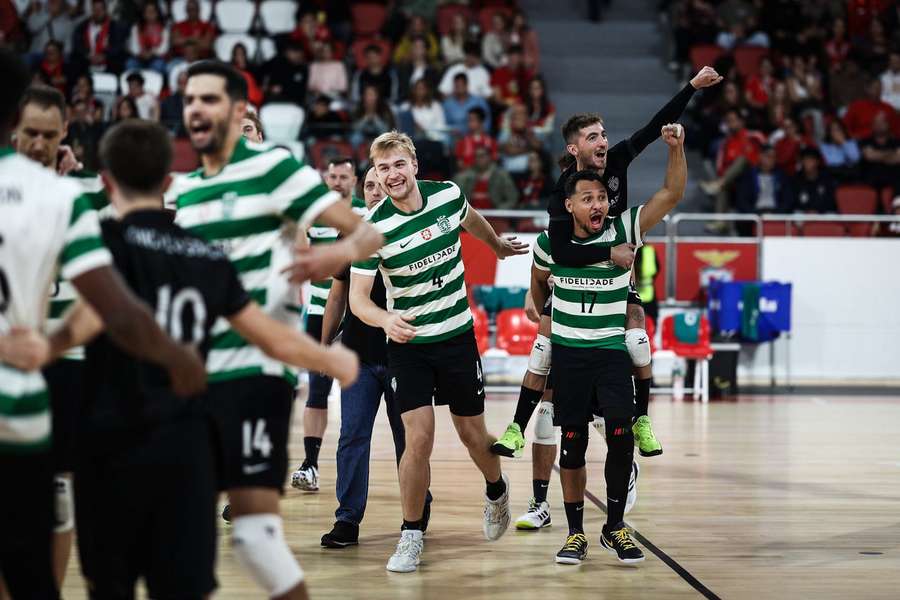 Sporting festejou em casa do rival Sporting festejou em casa do rival