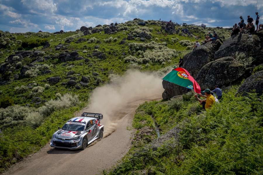 Sébastien Ogier na trati během Portugalské rallye